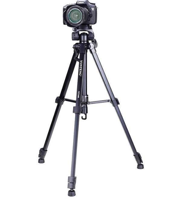 Adjustable camera tripod