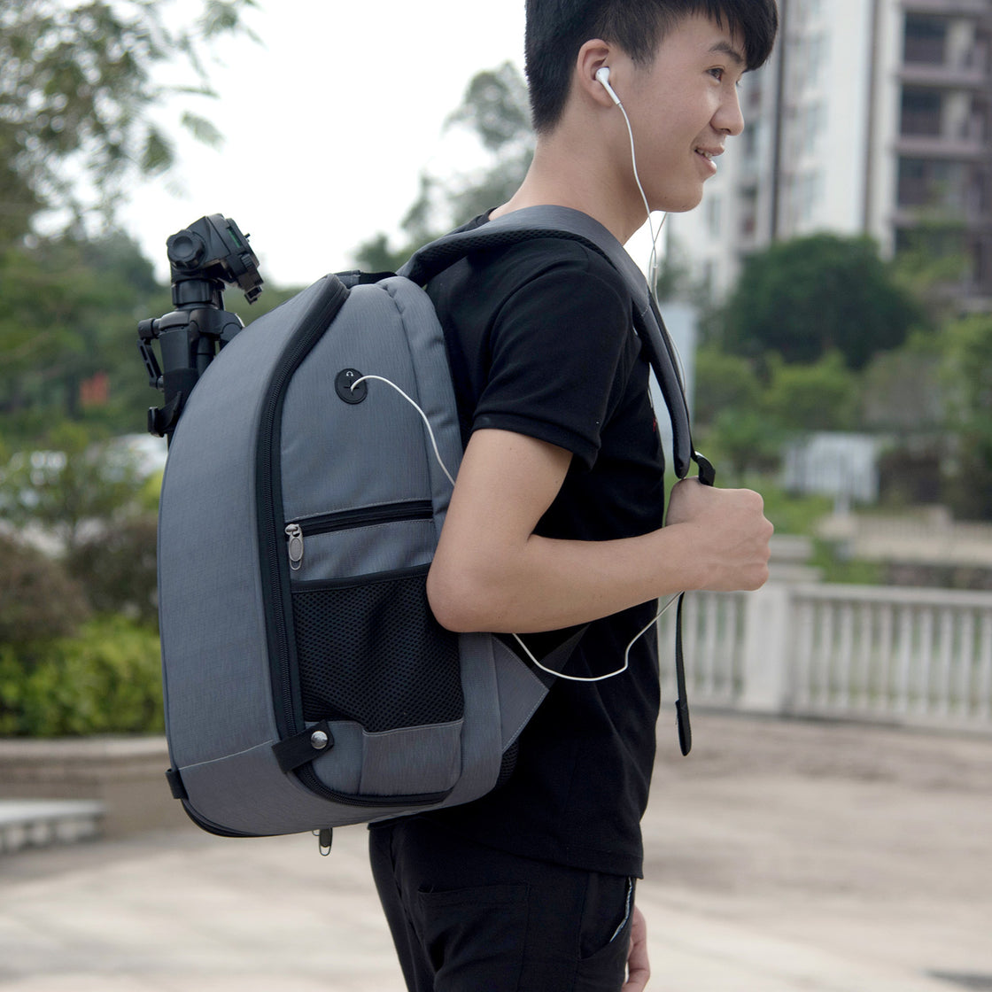 Stylish and Practical Folding Camera Bag with Customizable Compartments