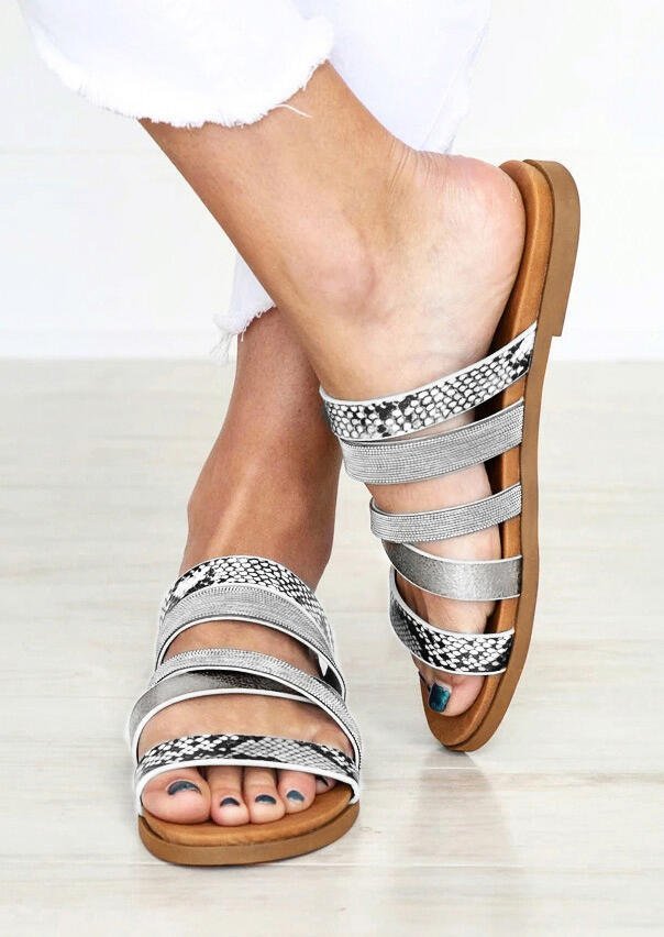 Flat casual open-toed beach sandals