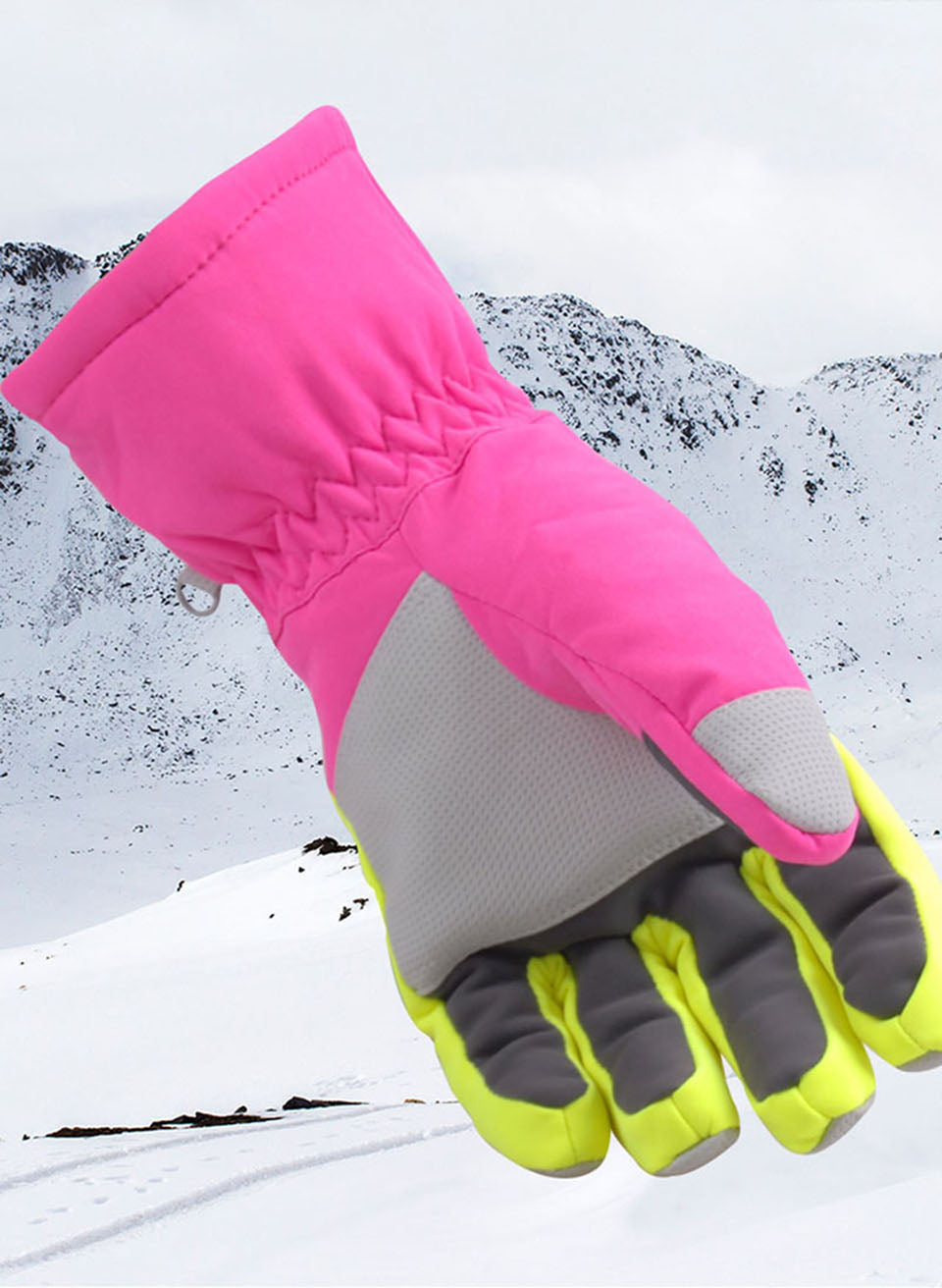 Enjoy Your Outdoor Activities with Insulated and Breathable Ski Gloves