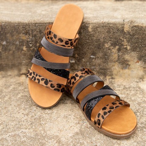 Flat casual open-toed beach sandals