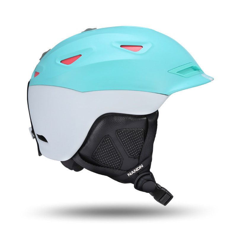 Simple and Effective Ski Helmet for Modern Skiers