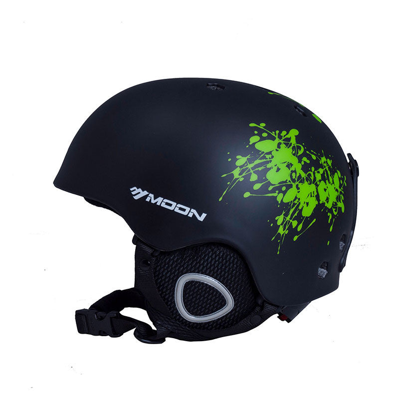 Integrated Snow Helmet for Safe and Comfortable Winter Sports