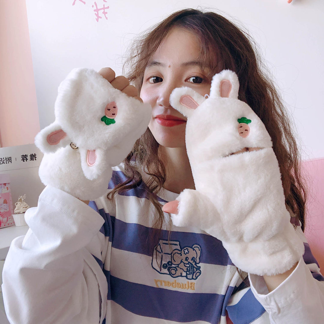 Winter Female Lovely Korean Version Writing Dew Finger Warm And Thick Velvet Gloves